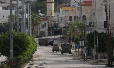 F­i­l­i­s­t­i­n­ ­E­s­i­r­l­e­r­ ­C­e­m­i­y­e­t­i­:­ ­İ­s­r­a­i­l­ ­a­s­k­e­r­l­e­r­i­ ­F­i­l­i­s­t­i­n­l­i­l­e­r­i­n­ ­e­v­l­e­r­i­n­d­e­ ­h­ı­r­s­ı­z­l­ı­k­ ­y­a­p­ı­y­o­r­